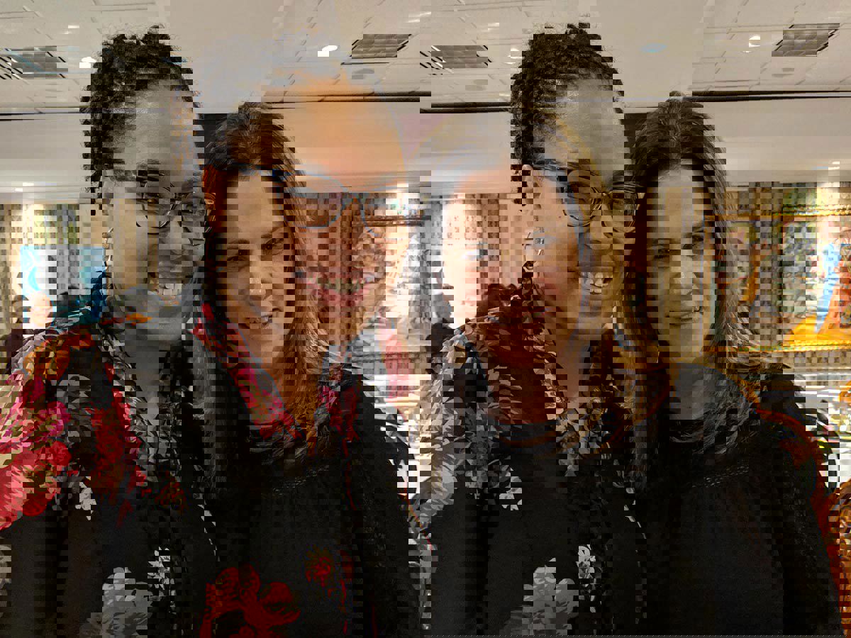 Shé Langley, Erin Davis